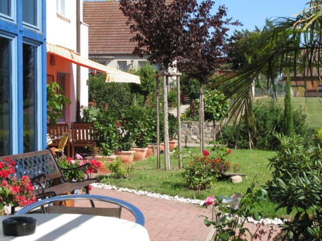 Hotel Christinenhof Garni - Bed & Breakfast Gadebusch Exterior foto