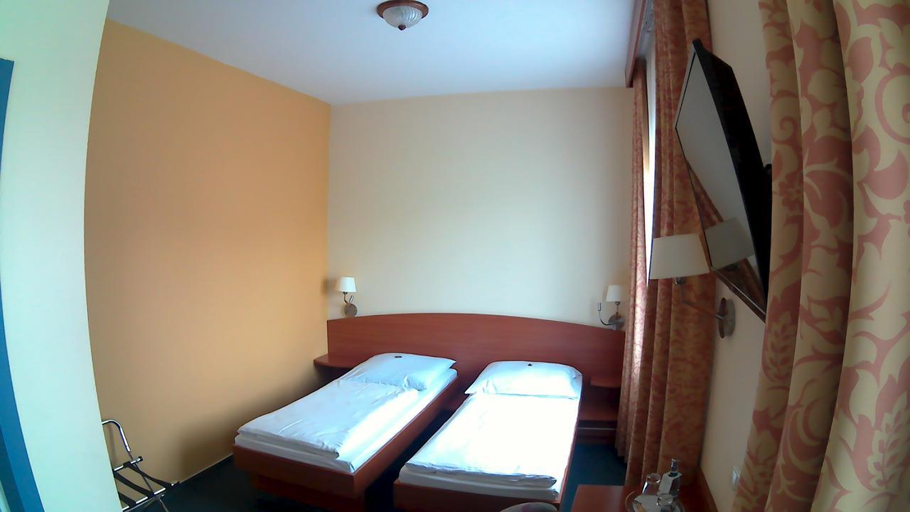 Hotel Christinenhof Garni - Bed & Breakfast Gadebusch Exterior foto