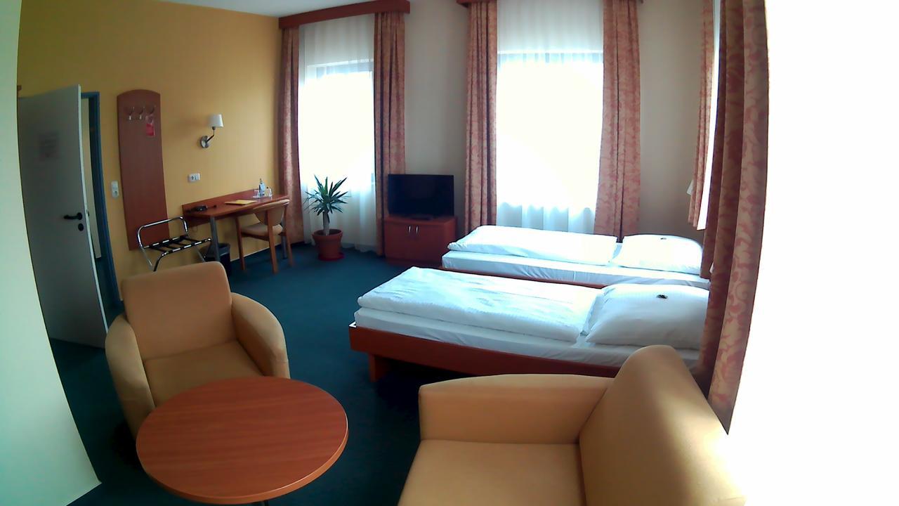 Hotel Christinenhof Garni - Bed & Breakfast Gadebusch Exterior foto